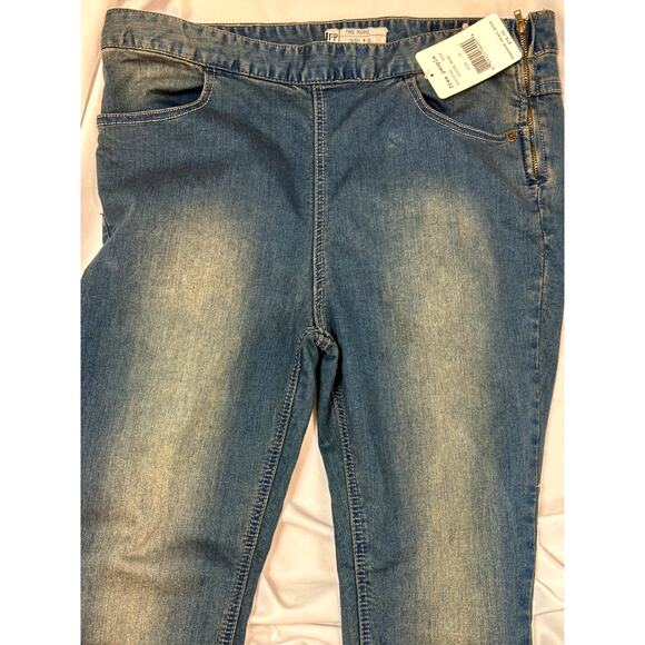 Free People Pull On Side Zipper Vintage Blue Coyote Wash Jeans 30 - Picture 3 of 11
